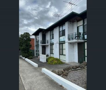 Spacious 2-Bedroom Apartment in Prime Location - Photo 3