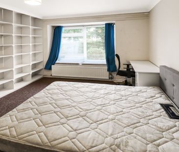 5 Bed Student Accommodation - Photo 2