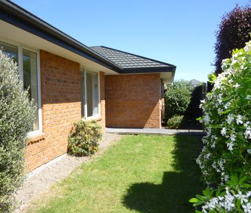 Rear Sunny 3 bedroom Townhouse - Photo 4