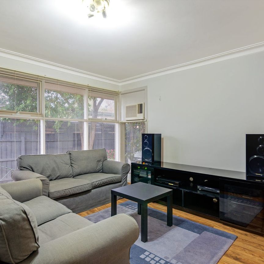 Highly sought after location, large and spacious 2 bedroom unit with carport and rear access. - Photo 1