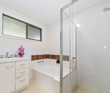 Fresh, Bright & Convenient – Perfectly Positioned 3BD Home! - Photo 4