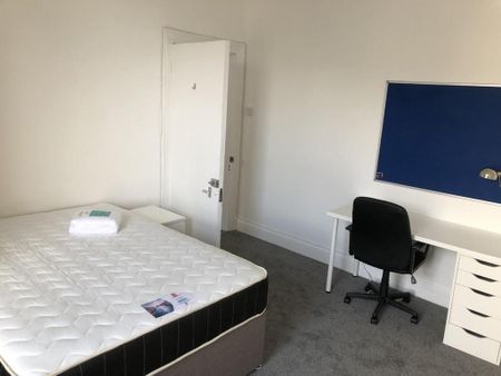 6 bedroom house to rent - Photo 2