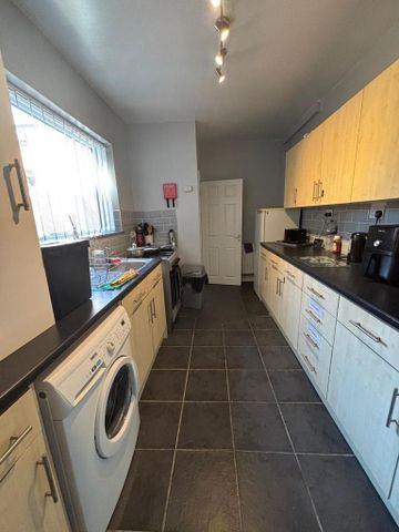 4 bedroom house of multiple occupation to rent - Photo 5