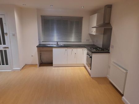 2 bedroom semi-detached house to rent - Photo 5