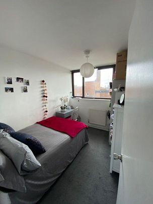1 bedroom in a flat share to rent - Photo 1