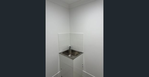 Charming 4-Bedroom House with Covered Entertainment Area - Photo 1