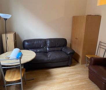 Studio Flat, Moss Lane East, M14 - Photo 5