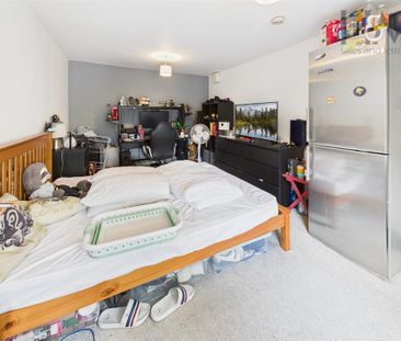 1 bedroom in a house share to rent - Photo 3