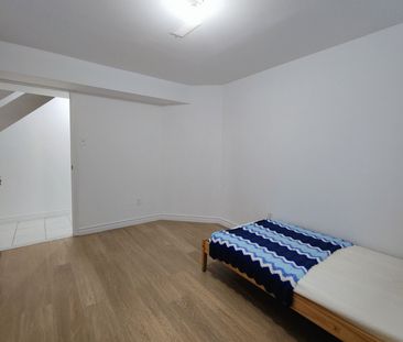 For Lease - 27 Macklingate Court, Toronto, Ontario - Photo 3