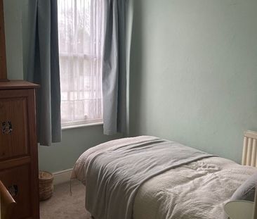 Room in a Shared House, Courtney Road, SW19 - Photo 2