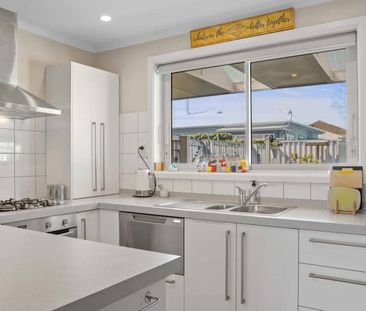 Sunny & Spacious in Sydenham - Photo 5