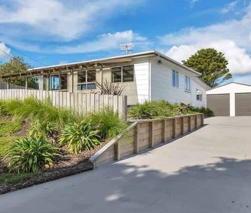 Tidy 3 bedroom home in best location in OTP. - Photo 4