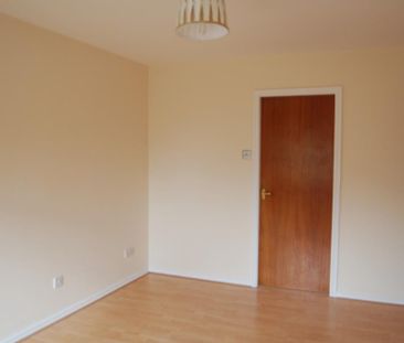 2 bedroom end of terrace house to rent - Photo 6