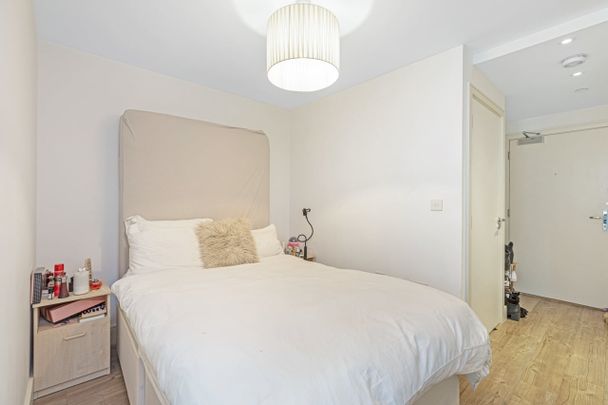 Studio Flat, Queensland Road, N7 - Photo 1