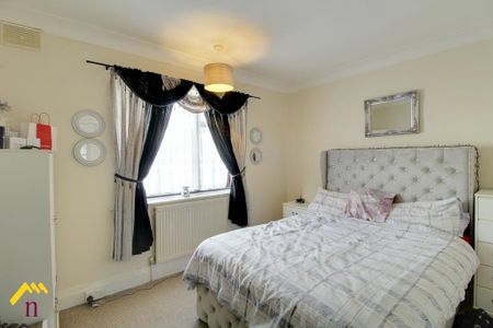 3 bedroom flat to rent - Photo 4