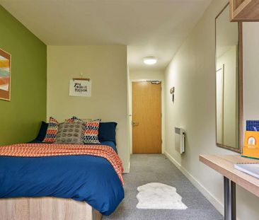 1 bedroom in a flat share to rent - Photo 2