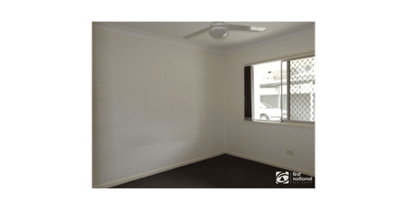 Walk to the heart of town - Photo 2