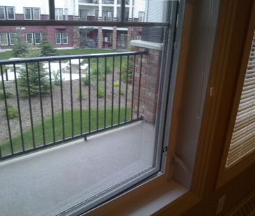 ALMOST LIKE NEW 2 BDRMS CONDO WITH GREAT VIEW. - Photo 4