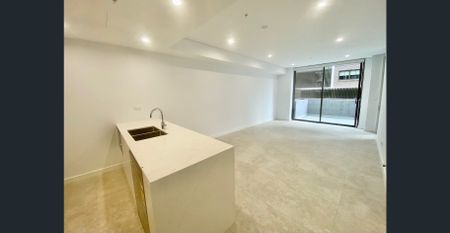 GROUND FLOOR UNIT WITH COURTYARD!! - Photo 2