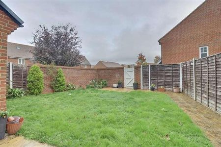 School Lane, Havant, PO9 - Photo 2