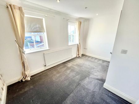 York Mews, Great Wakering, Southend-on-Sea, Essex, SS3 0FA - Photo 2