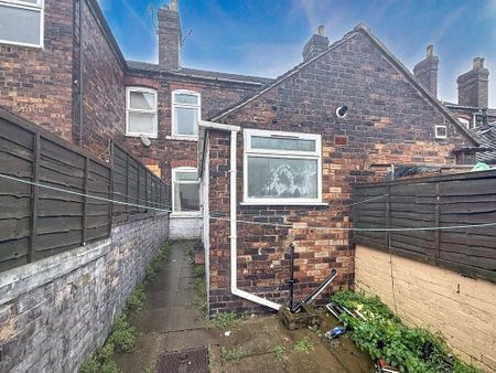 2 bedroom terraced house to rent - Photo 2