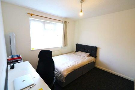 4 bedroom detached house to rent - Photo 3