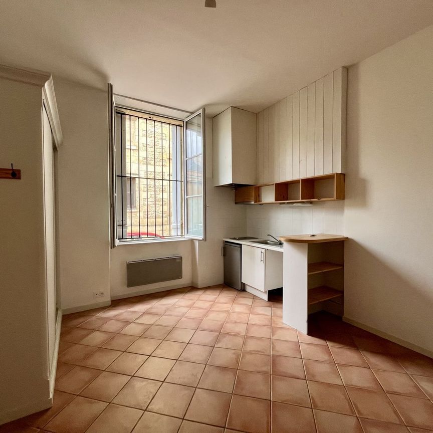 STUDIO – HÔTEL DE VILLE - Photo 1