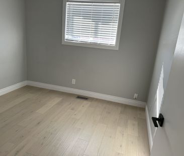 For Lease - 388 Parkwood Avenue Unit# Upstair Floor, Bradford West ... - Photo 5