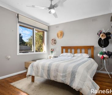 GREAT HOME! GREAT LOCATION! - Photo 4