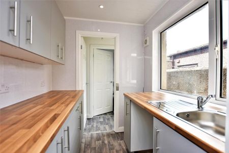 2 bedroom terraced house to rent - Photo 2