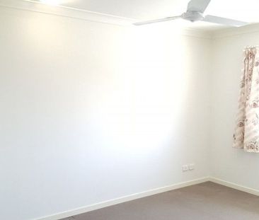 Great location townhouse in Calamvale - Photo 6