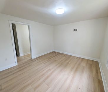 6530 Ash St, Niagara Falls (6) - 2 Bedroom Upper Unit - Photo 6