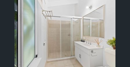 Space, style and exceptional versatility. Garden maintenance included - Photo 3