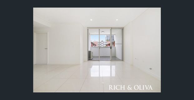 Modern & Inviting Two Bedroom Apartment! - Photo 1