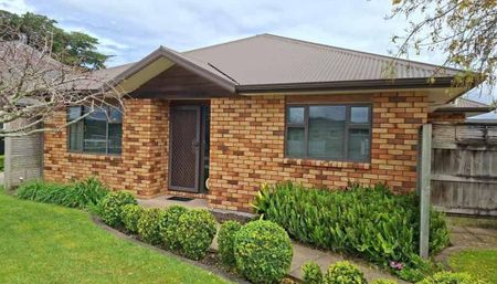 4-Bedroom Home in Central Cambridge – Walk to Town! - Photo 2