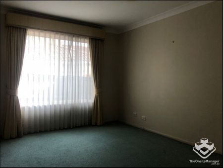 Spacious Unfurnished 3 Bedroom 3bathroom Villa Within Gated Community - Photo 2
