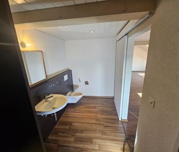 GERÄUMIGES OFFENES STUDIO /CHARMANTE KLEINE DACH- LOFTWOHNUNG - Photo 3