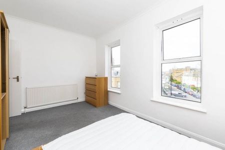 2 bedroom property close to amenities and dalston overground - Photo 5