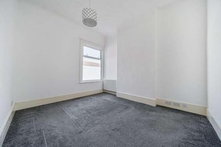 St. Edwards Road, Southsea, PO5 - Photo 3