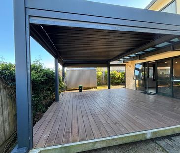 5 bedrooms + 3.5 bathrooms - Photo 6