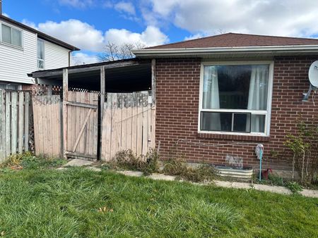 For Lease - 22 Shalom Crescent Unit# Main Floor, Toronto, Ontario - Photo 3