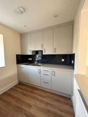 2 bedroom end of terrace house to rent - Photo 5