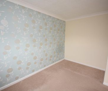 2 bedroom end of terrace house to rent - Photo 4