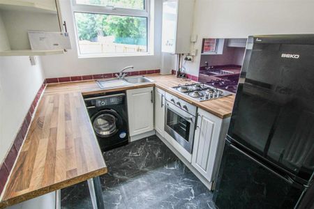 2 bedroom terraced house to rent - Photo 4