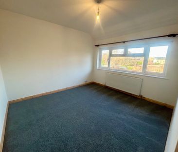 Ridgehurst Avenue, Watford - Photo 2