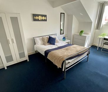 Fantastic 5 double Bedroom student house - Photo 3