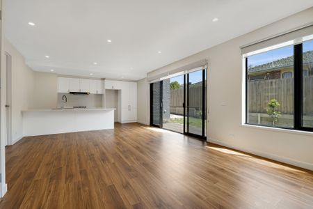 2/15 Edinburgh Road Bayswater VIC - Photo 2