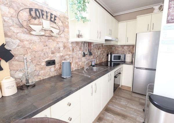 Bungalow con solarium privado en Playa Flamenca. Temporada baja.