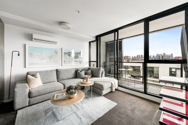 Effortless Inner-City Living with city skyline views - Photo 1